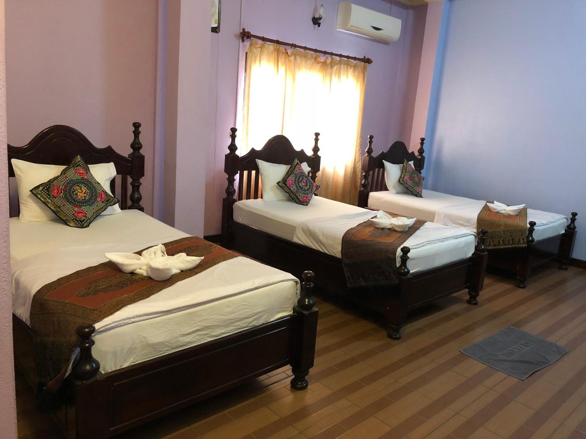 Soutjai Guesthouse & Restaurant Vang Vieng Esterno foto