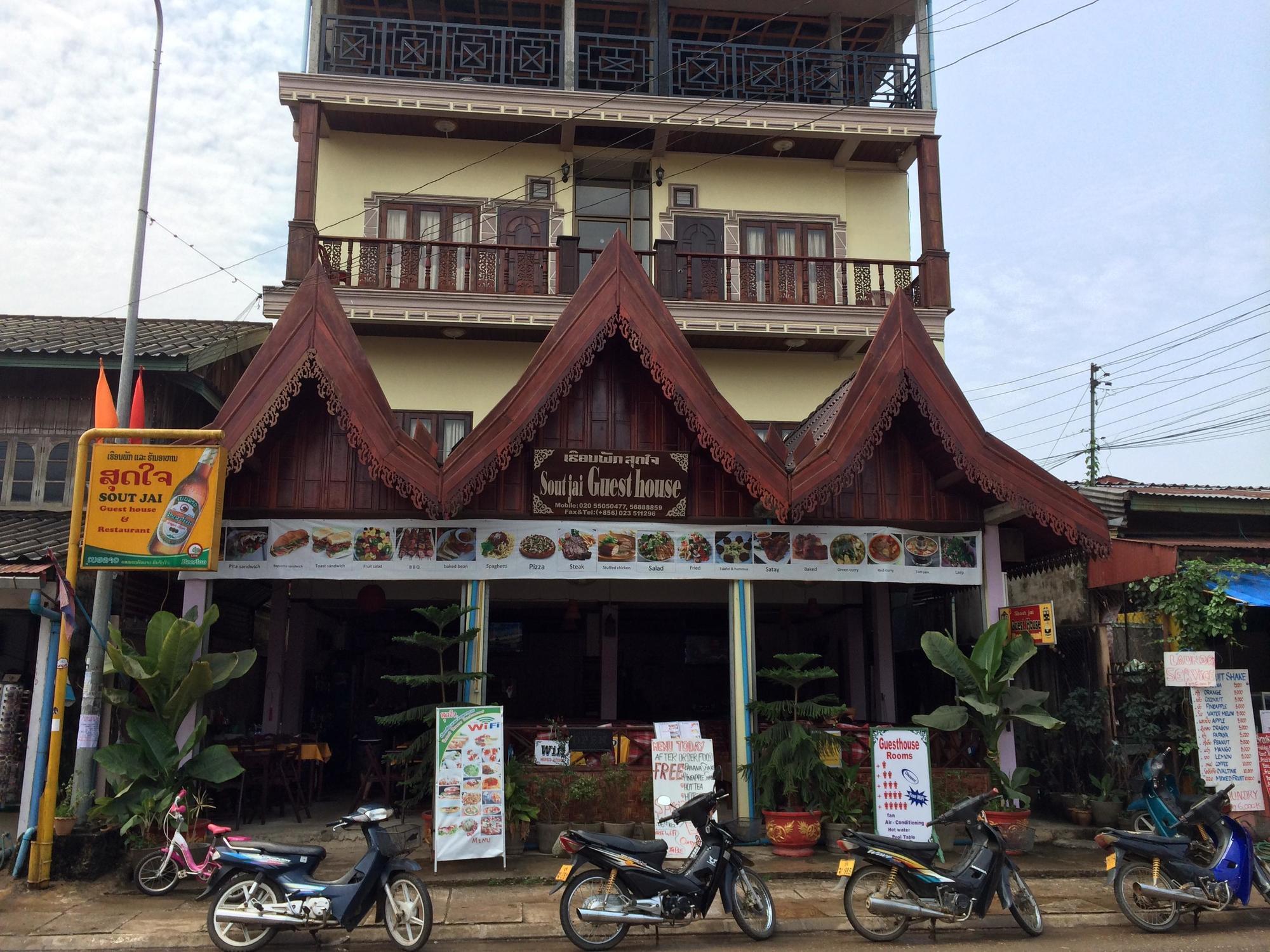Soutjai Guesthouse & Restaurant Vang Vieng Esterno foto