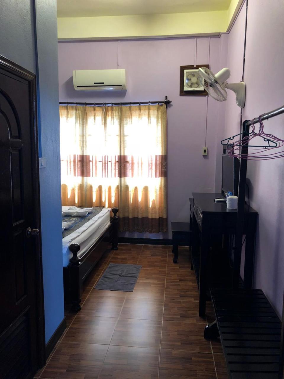 Soutjai Guesthouse & Restaurant Vang Vieng Esterno foto