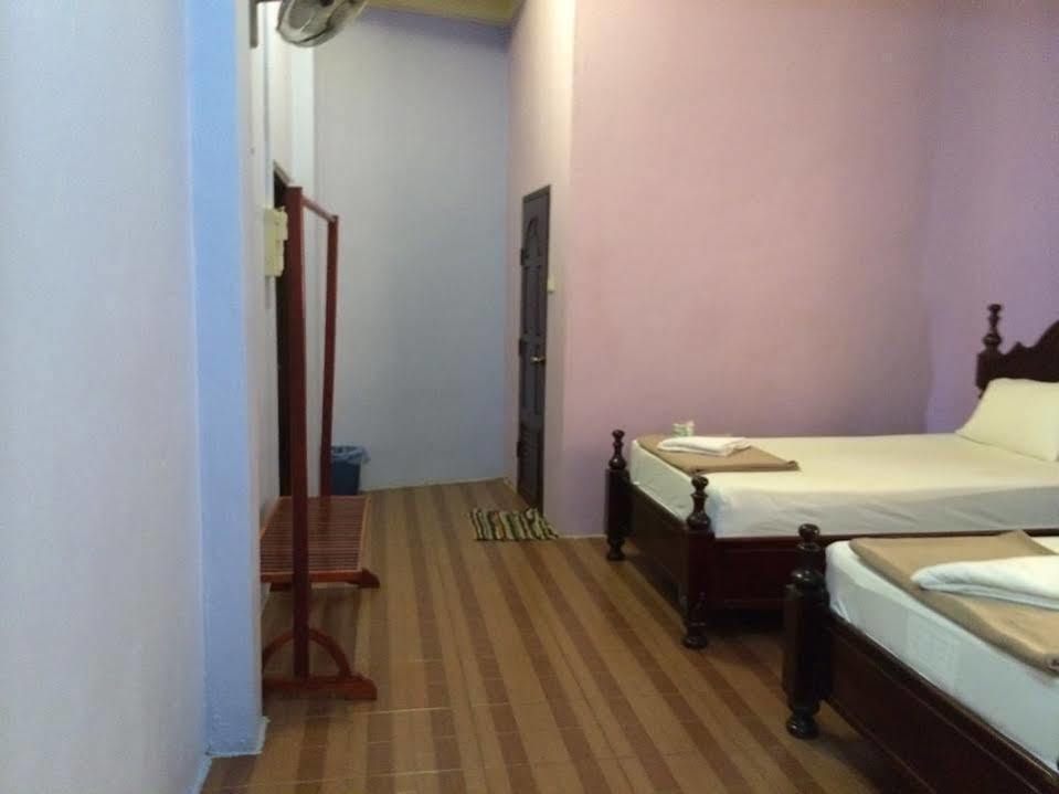 Soutjai Guesthouse & Restaurant Vang Vieng Esterno foto