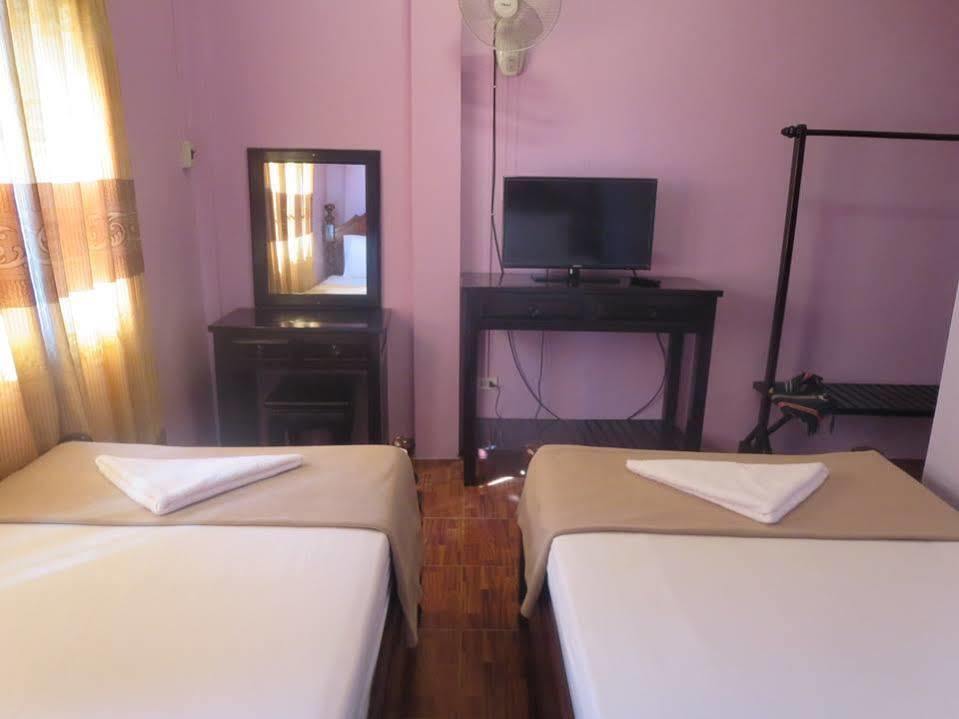 Soutjai Guesthouse & Restaurant Vang Vieng Esterno foto