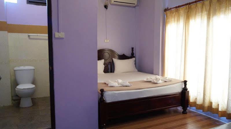 Soutjai Guesthouse & Restaurant Vang Vieng Esterno foto